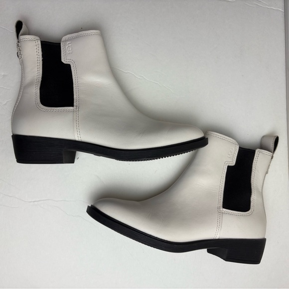 Ugg Women's Emmeth White Leather Almond Toe Pull On Chelsea Boot Size 7.5 - Picture 6 of 8